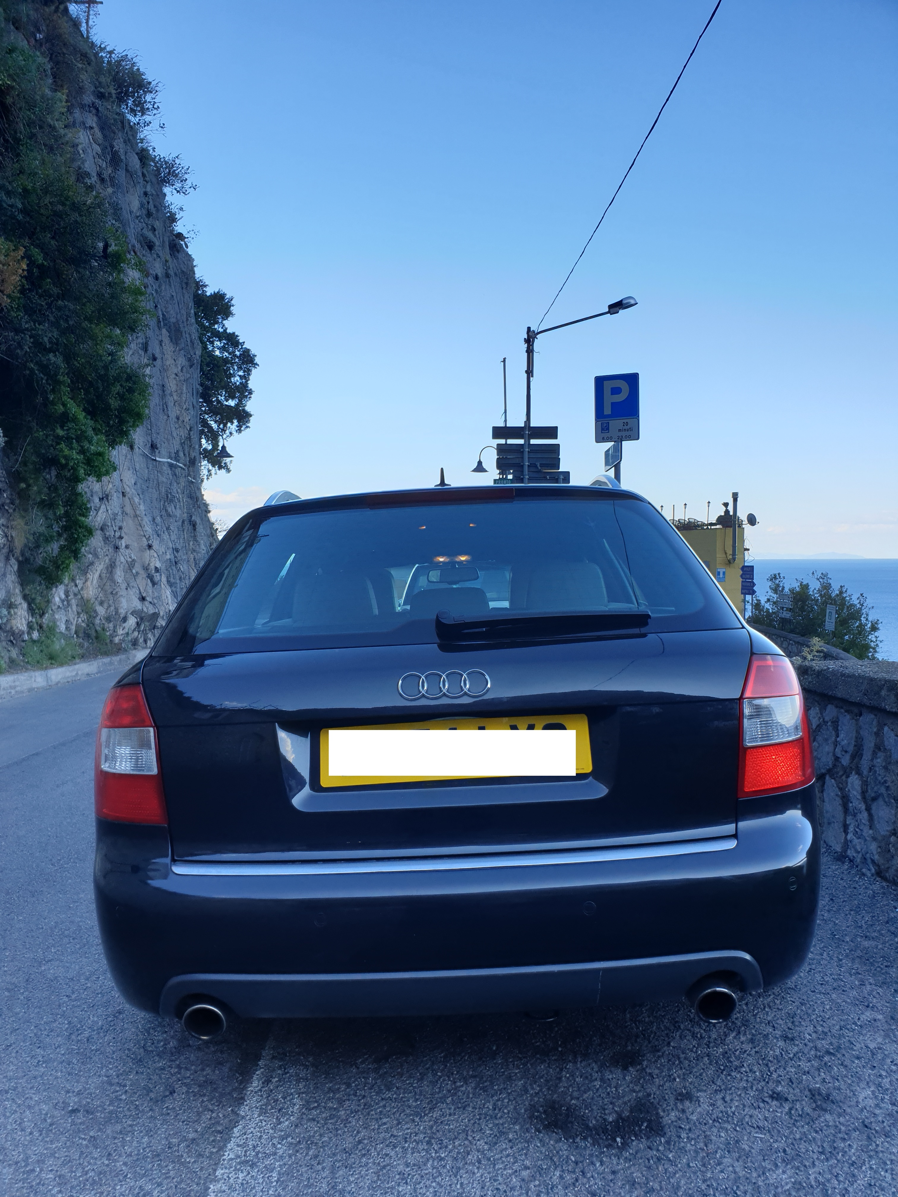 I found a car-wash and the S4 starts to looks like the elegant old girl she is….